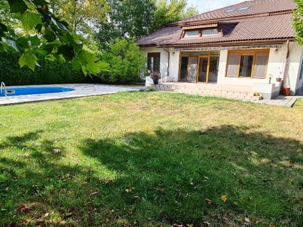 Villa with pool for sale near British School, Palace Estate