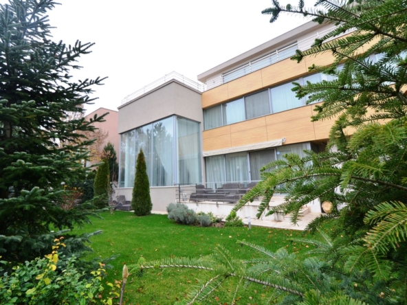 Special villa, available for rent in Iancu Nicolae, Palace Estate